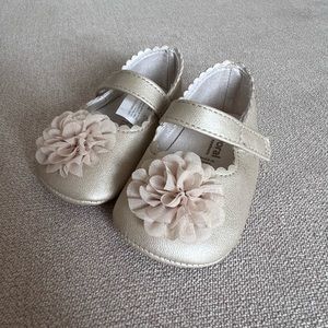 Baby girl crib shoes